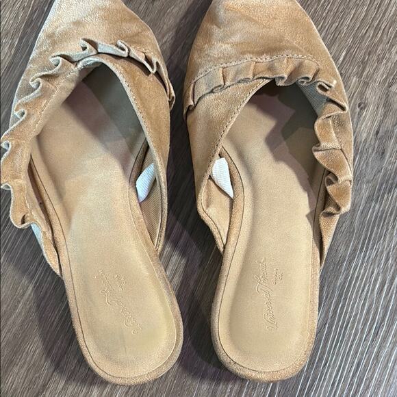 Universal Thread women’s Tan Mules Slip-On beige camel flats 6 suede work chic - Picture 6 of 6